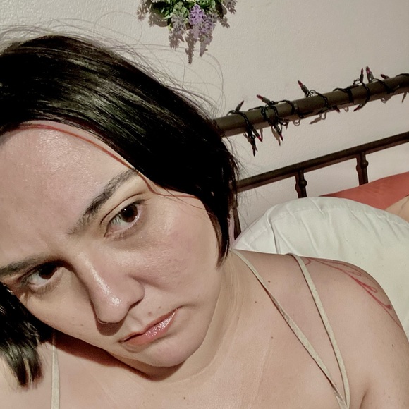 Meet your Posher, Tabitha - Picture 2 of 2